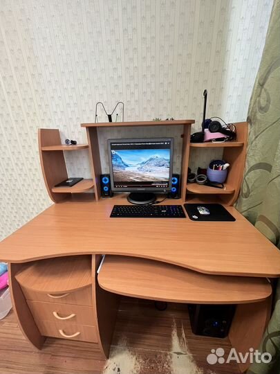 Компьютерный стол