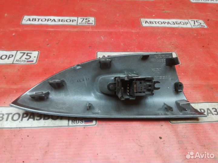 Кнопка стеклоподъемника Nissan Juke F15 MR16DDT