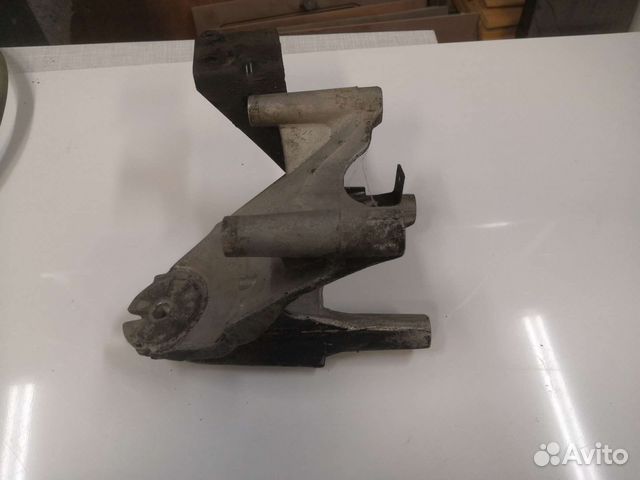 Кронштейн двигателя Фол таурег 2.5 tdi 7L