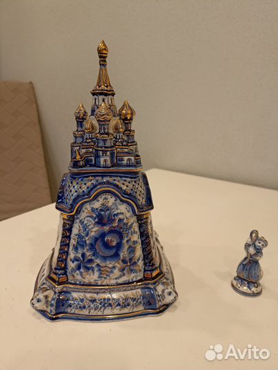Колокол со звонарем с позолотой гжель. Уникальный