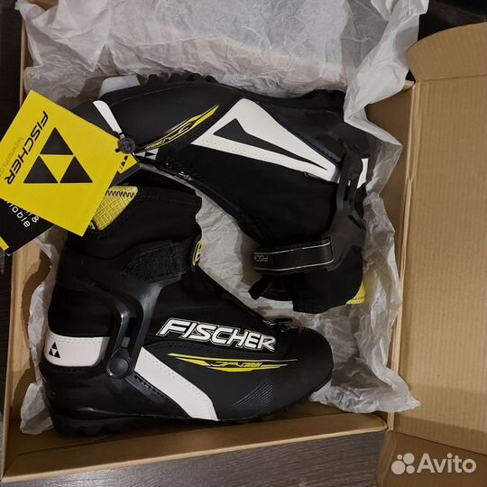 Новые Лыжные ботинки fischer JR 41
