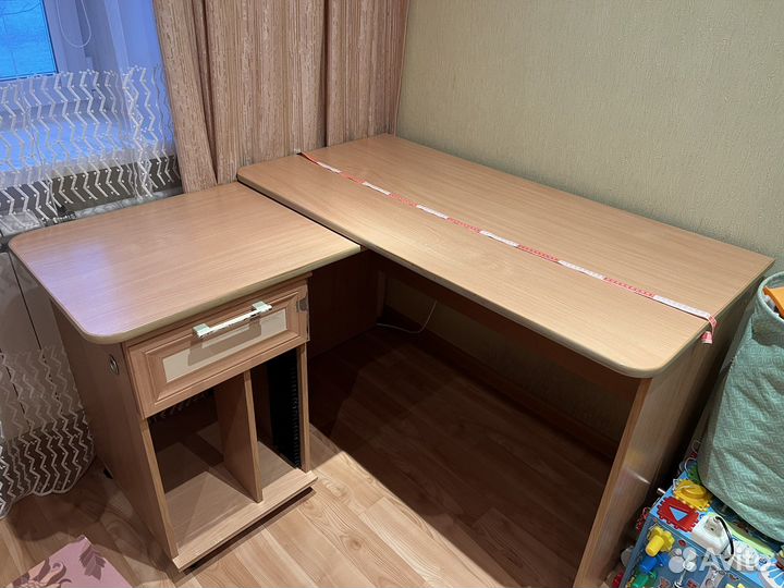 Стол угловой