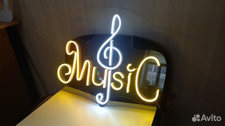 Рекламная вывеска Music