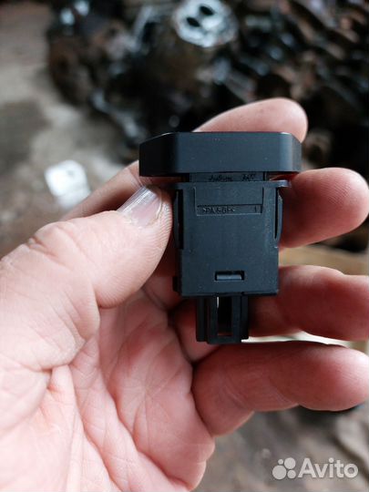 Кнопка аварийки Лада Веста