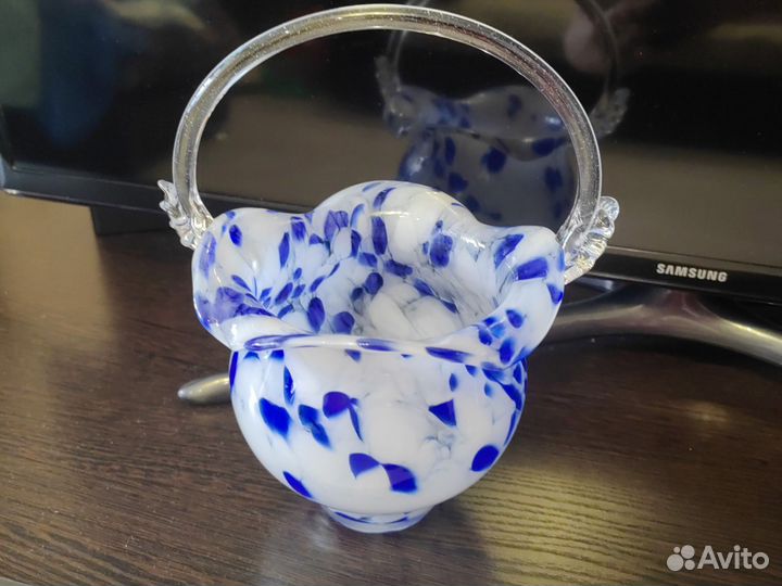 Ваза из цветного стекла