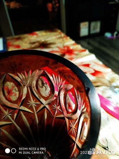 Ваза хрустальная, из цветного хресталя