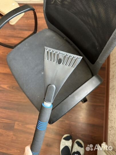 Щетка для чистки снега телекопическая