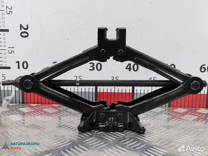 Домкрат Nissan Almera Tino V10 рест. 2005