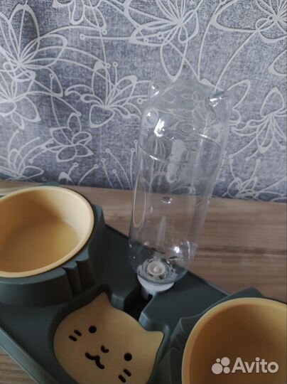 Миска и поилка для кошек