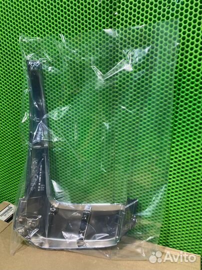 Накладка переднего бампера правая Mitsubishi