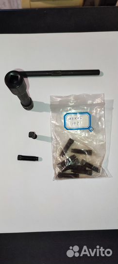 Ключ и болты резцедержки тв4