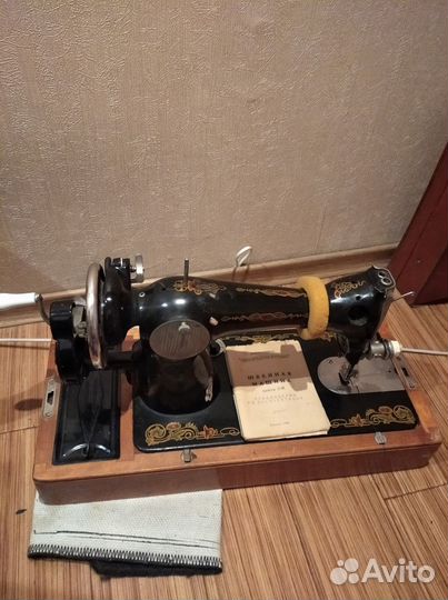 Продам швейную машинку бу
