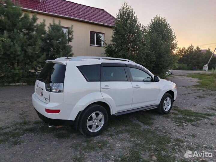 Mitsubishi Outlander 2.0 CVT, 2010, битый, 237 000 км