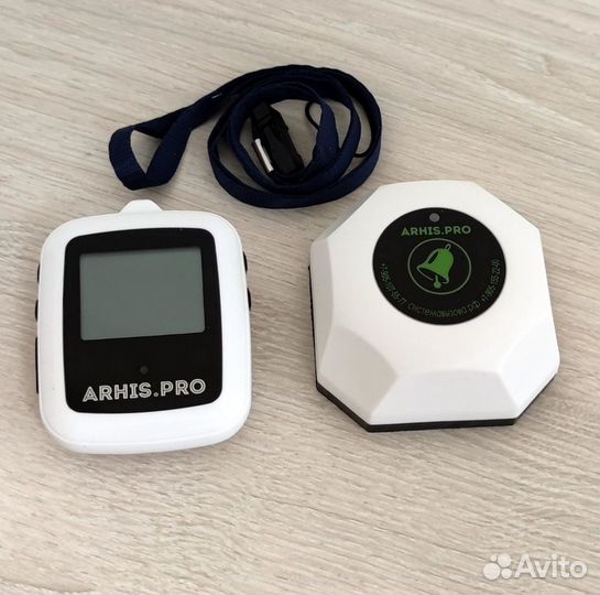 Кнопка вызова персонала к больному и часы пейджер