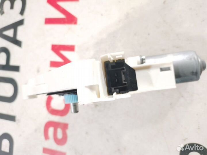 Мотор стеклоподъемника передний правый Porsche