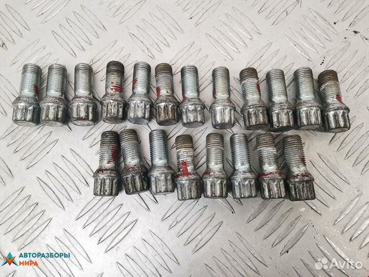 Болт колесный Mercedes-Benz C-Класс A204323290064