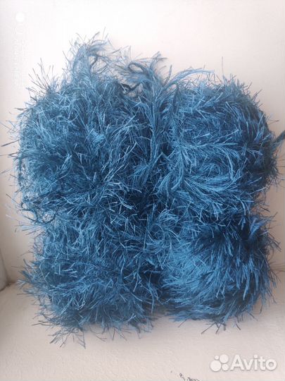 Журналы, пряжа, остатки роскоши для рукоделия