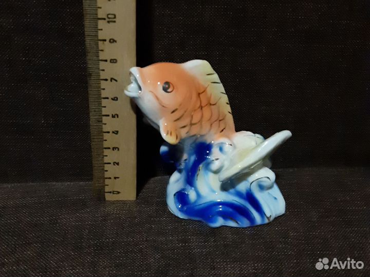 Статуэтка фарфоровая 