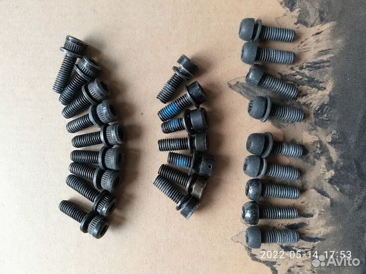 Разные велосипедные болты и наклейки