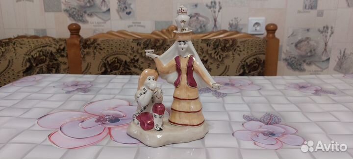Фарфоровая статуэтка Танец с самоваром Туймазы