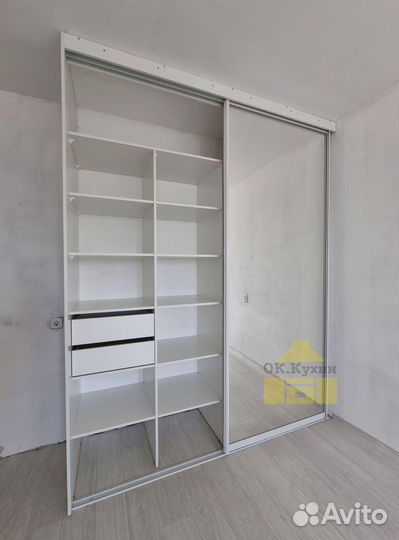 Распашной шкаф