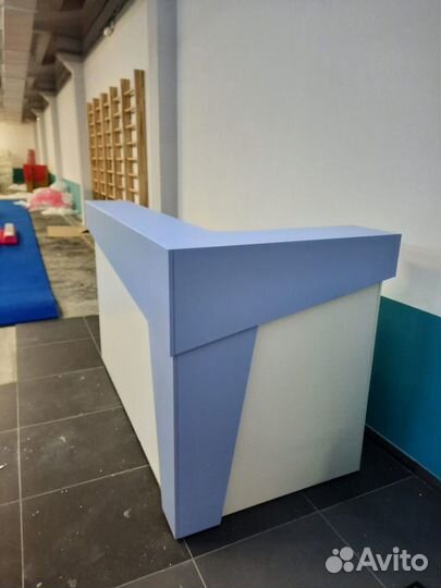 Стойка ресепшн