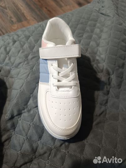 Кроссовки для девочки