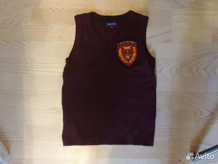 Жилетка школьная бордовая