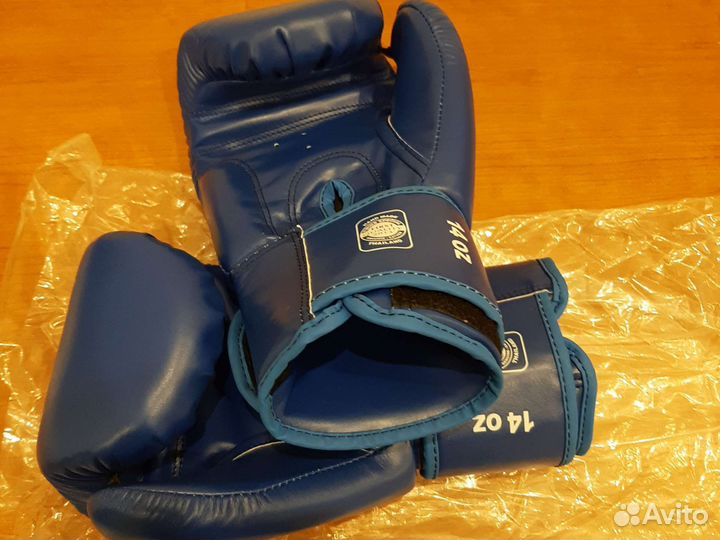 Боксерские перчатки twins 14 oz