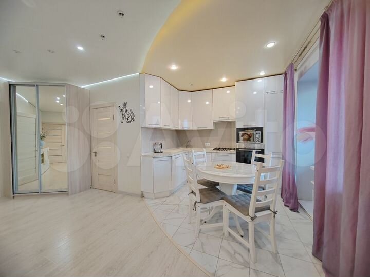 2-к. квартира, 64 м², 1/10 эт.