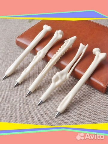 Набор синих шариковых ручек форма скелета человека