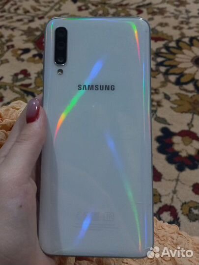 Samsung Galaxy A50, 4/128 ГБ