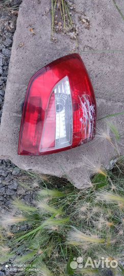 Задняя левая фара на Гранту