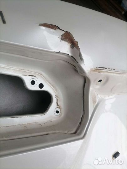 Крышка багажника на Toyota Corolla 2014