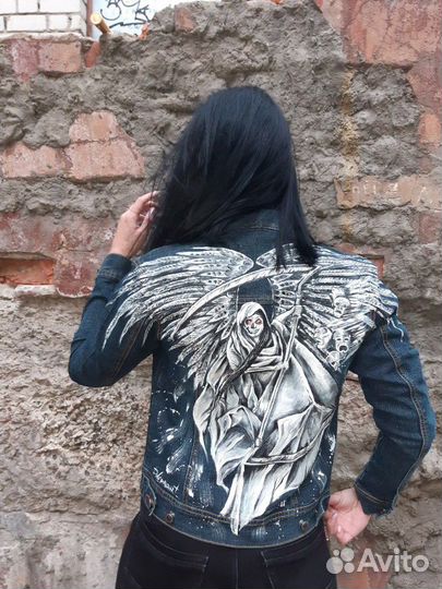 Джинсовая куртка с росписью