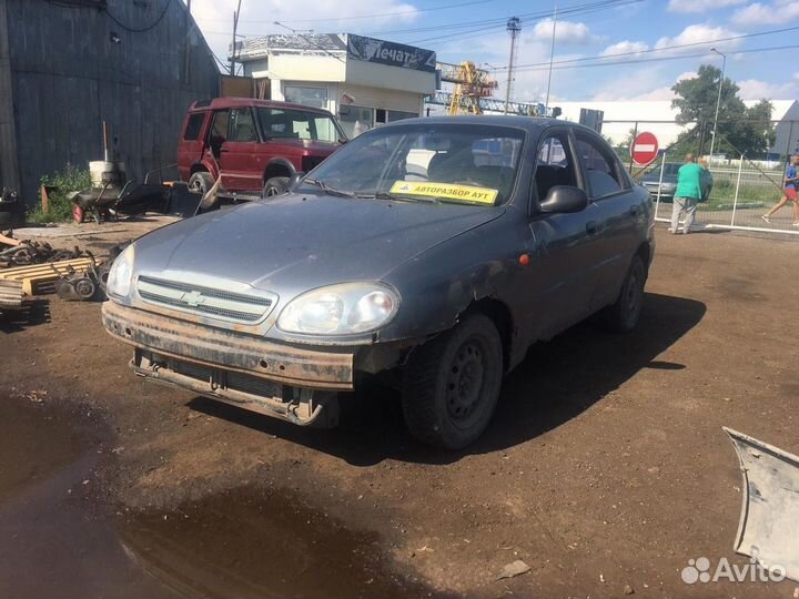 Стекло двери переднее правое Chevrolet lanos 1.5
