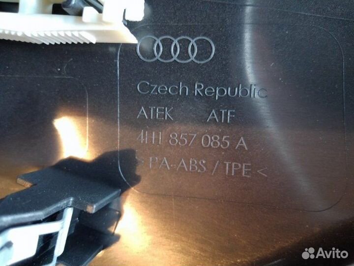 Накладка на торпедо левая Audi A8 D4 long 4.2 cdra