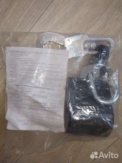 Блокирующее устройство для страховочной привязи