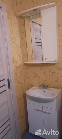 Тумба с зеркалом и раковиной