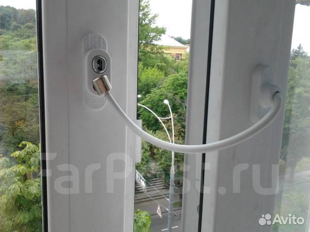 Детские защитные замки для окон