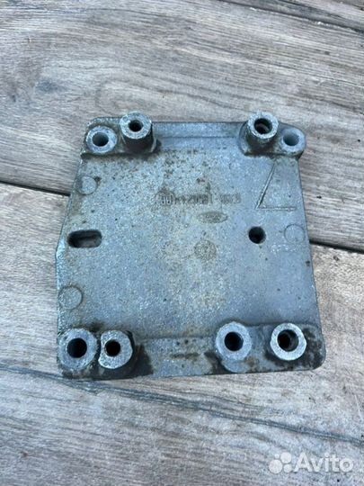 Кронштейн компрессора кондиционера Ford Focus 1