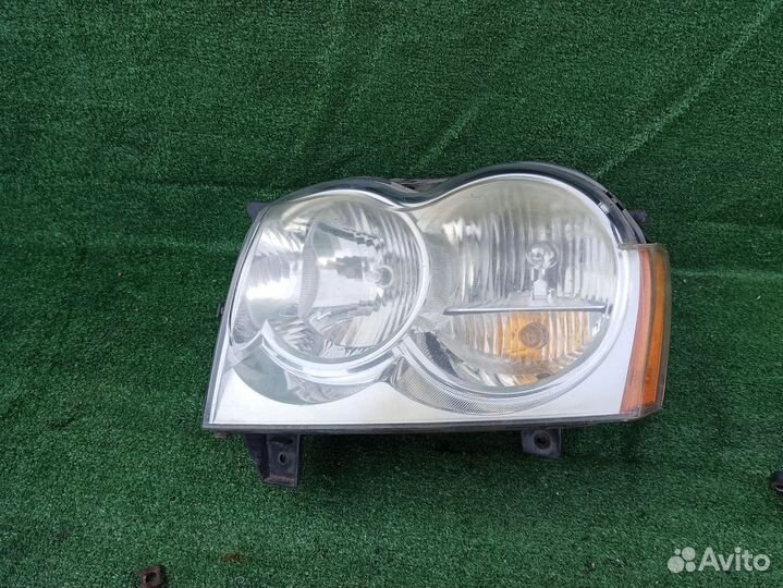 Фара Jeep grand cherokee