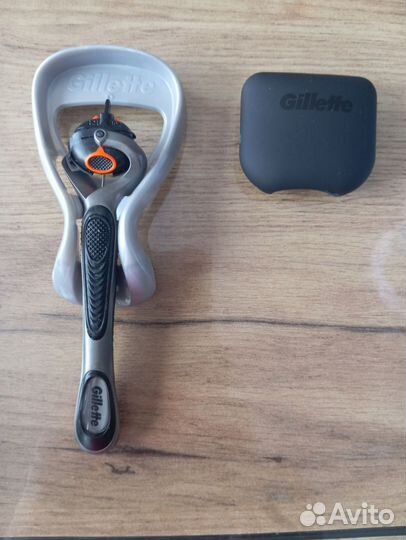Бритвенный станок Gillette Fusion Proglide с чехло