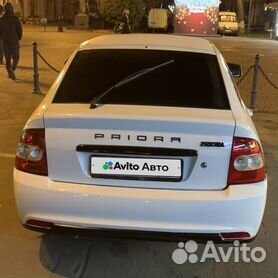 Лада Приора белая хэтчбек номер н108мк124