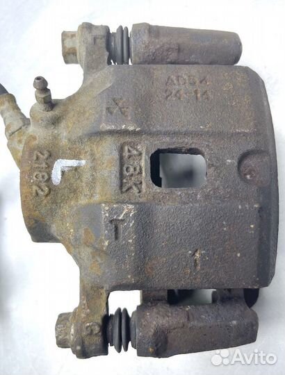 Мицубиси Галант Суппорт передний Лев