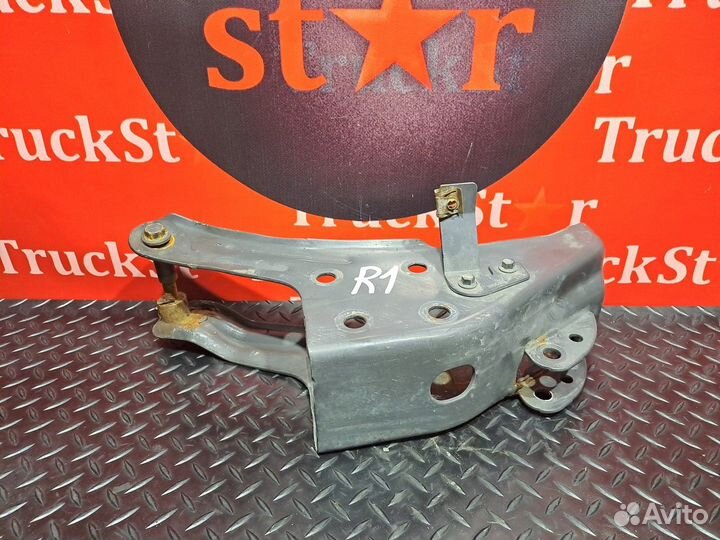 Кронштейн замка кабины правый Renault T, Volvo FM