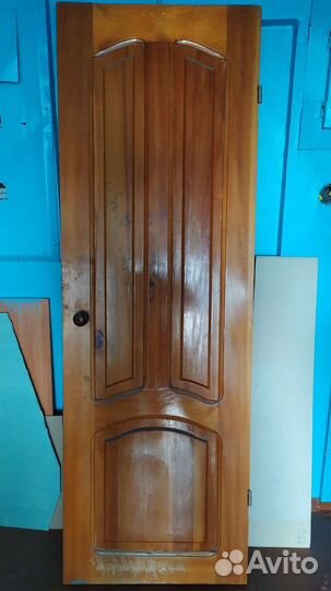Дверь деревянная лакированная
