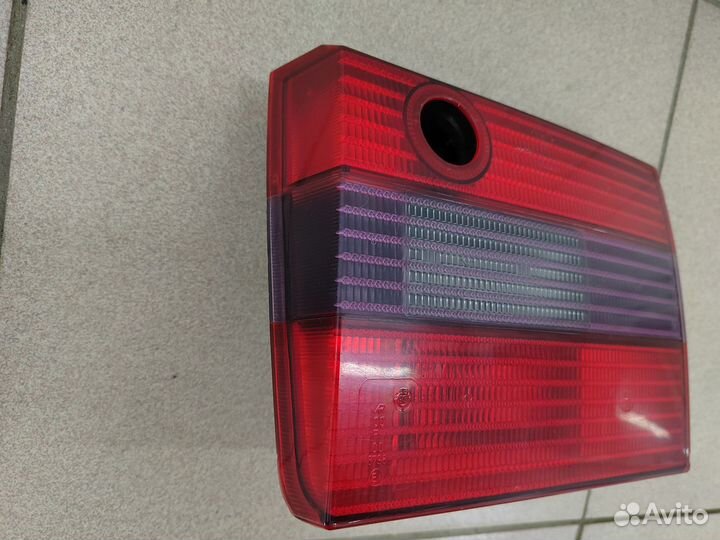 Фонарь крышки багажника правый VW Passat B4