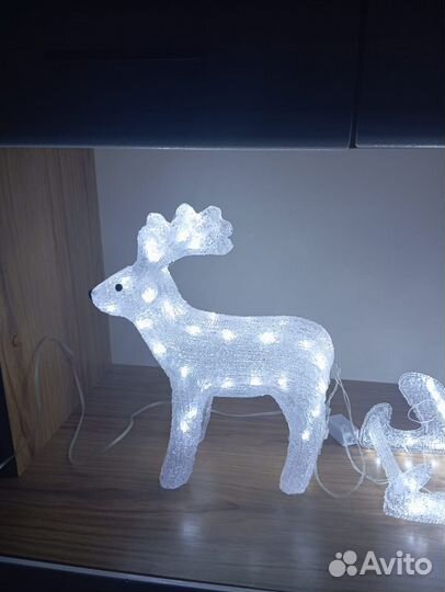 Светодиодный олень с санями