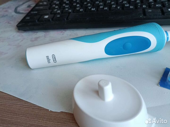 Электронная зубная щетка oral b